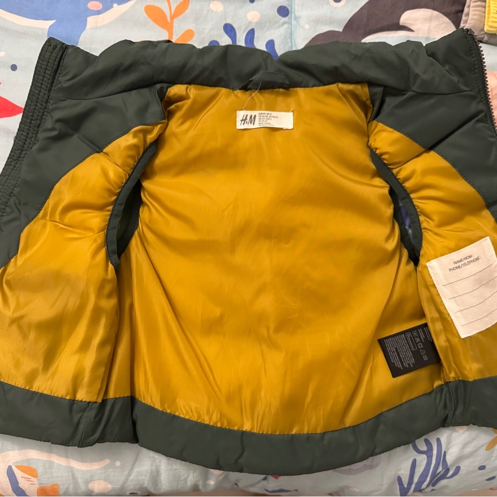 H&M Kids Green Puffer Vest - Picture 4 of 4